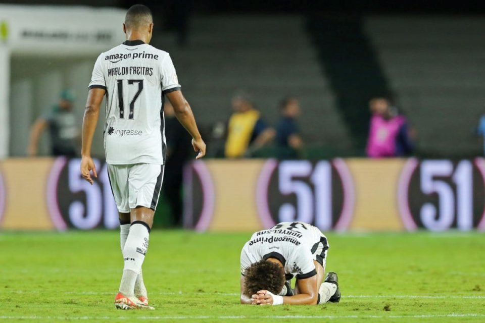Santos arranca empate e Botafogo cai para terceiro no Brasileirão