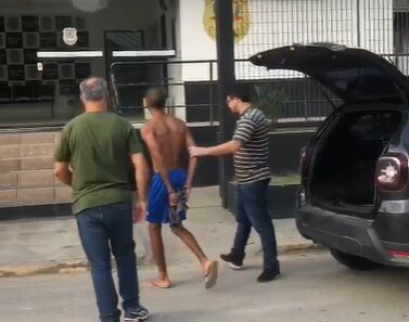 Polícia Prende Suspeito De Agredir Policial Em Frente A Delegacia