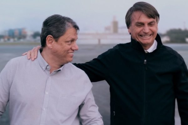 O governador de São Paulo, Tarcísio Gomes de Freitas, e o ex-presidente Jair Bolsonaro