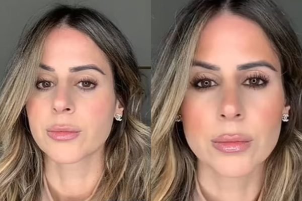 Foto colorida de uma mulher se maquiando - Metrópoles