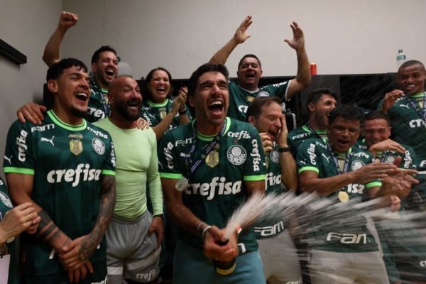 Palmeiras empata, mas se consagra campeão do Brasileirão 2023 -  Entretenimento