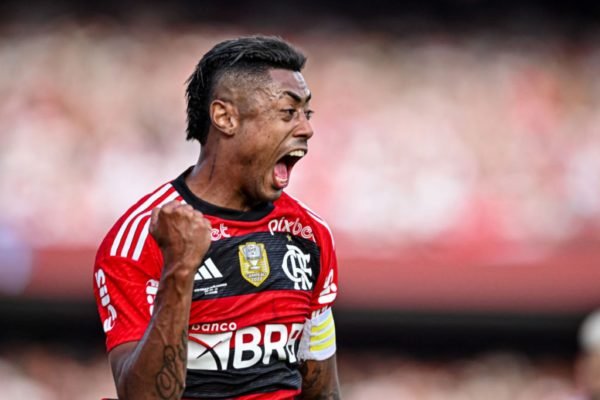 Flamengo aprova renovação de contrato do patrocínio no ombro da camisa;  veja valores