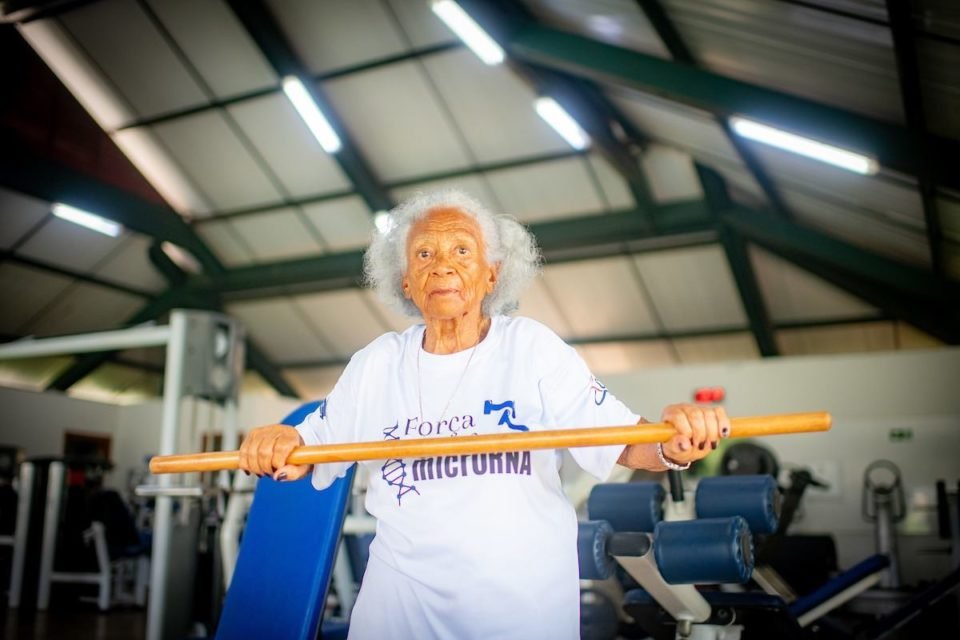 Rata de academia: conheça a rotina de uma malhadora de 93 anos