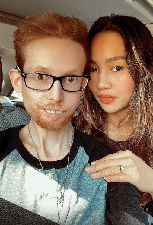 um homem e uma mulher