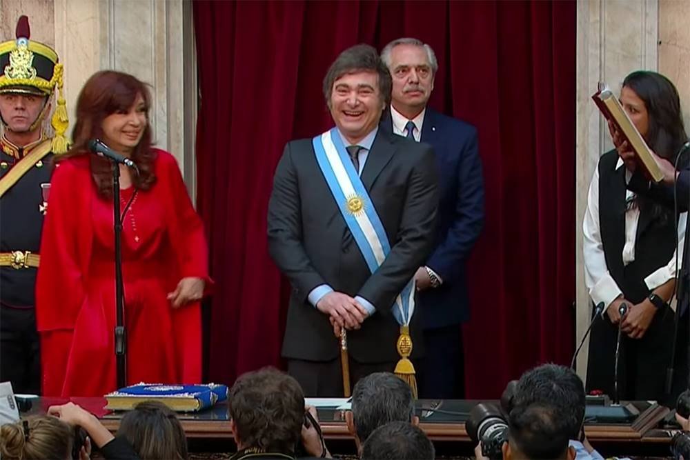 Imagem colorida da posso do presidente da Argentina Javier Milei - Metrópoles