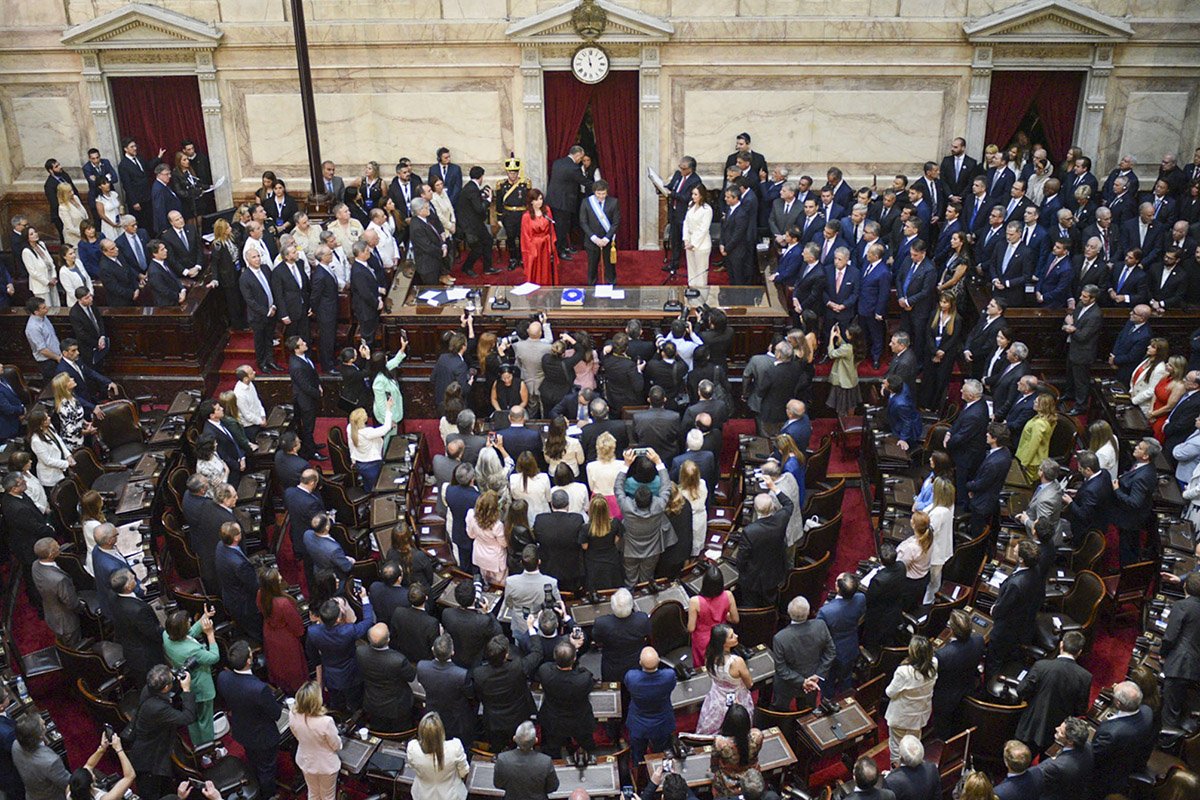 Javier Milei chega ao Congresso Nacional para posse na Argentina