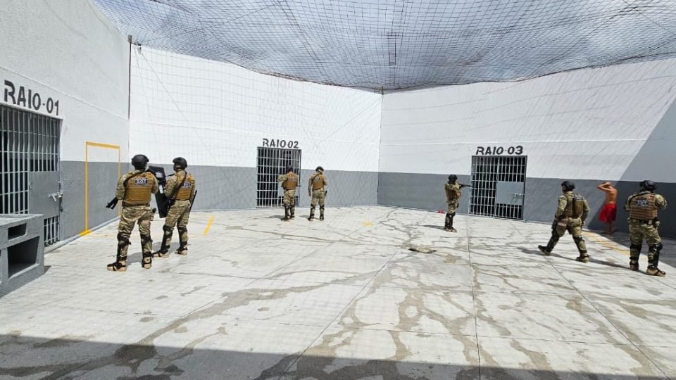 Megaoperação recolhe celulares e armas em presídios de todo o país
