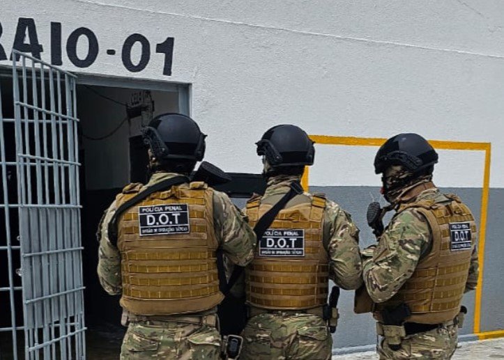 Megaoperação recolhe celulares e armas em presídios de todo o país