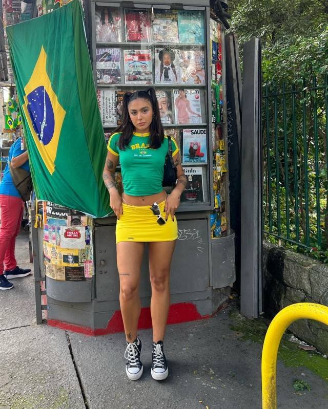 Baby look retorna como queridinha entre fashionistas - Folha do ES
