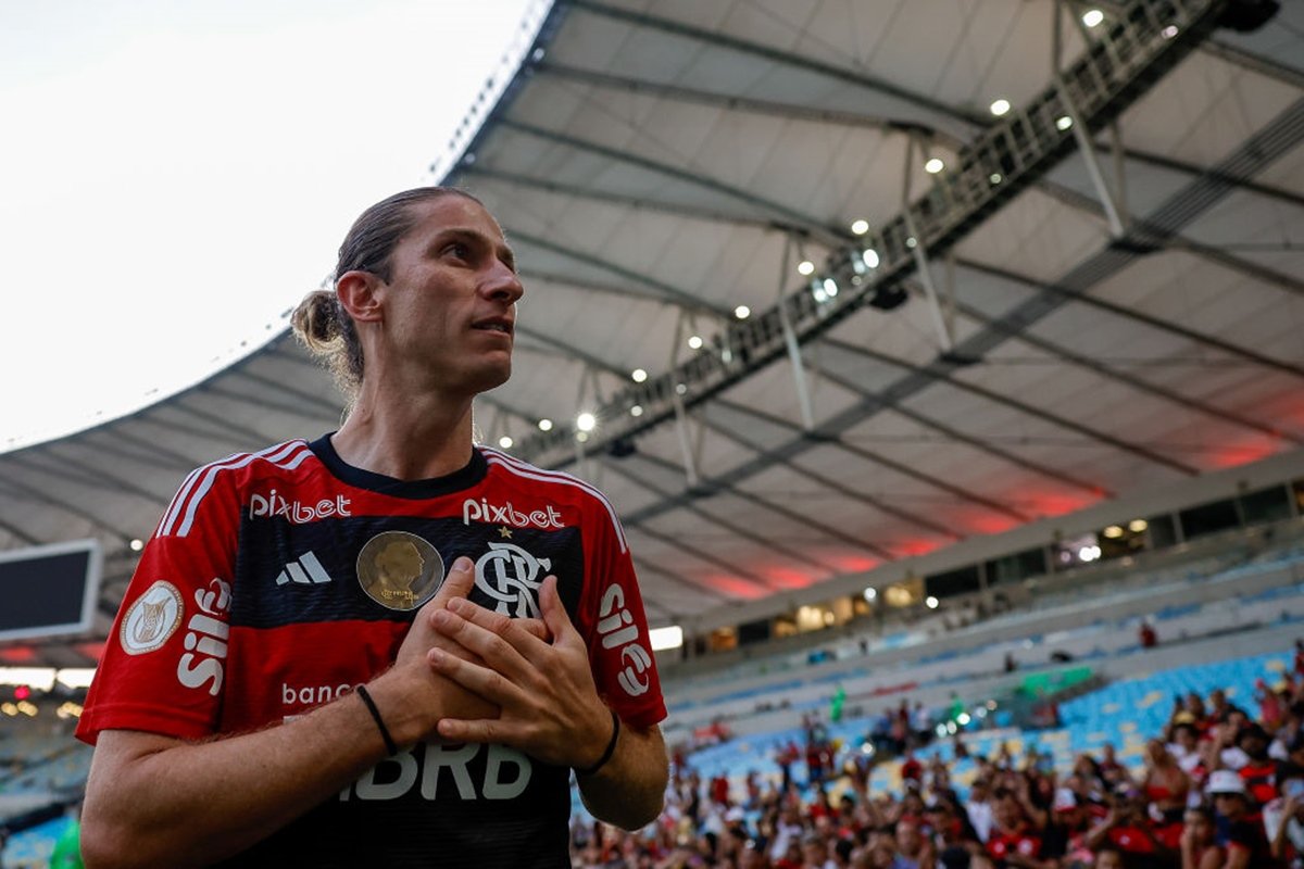 Com volta de Filipe Luís, Flamengo divulga lista de relacionados