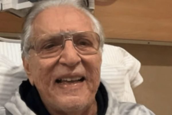 Carlos Alberto de Nóbrega recebe alta após cirurgia no cérebro
