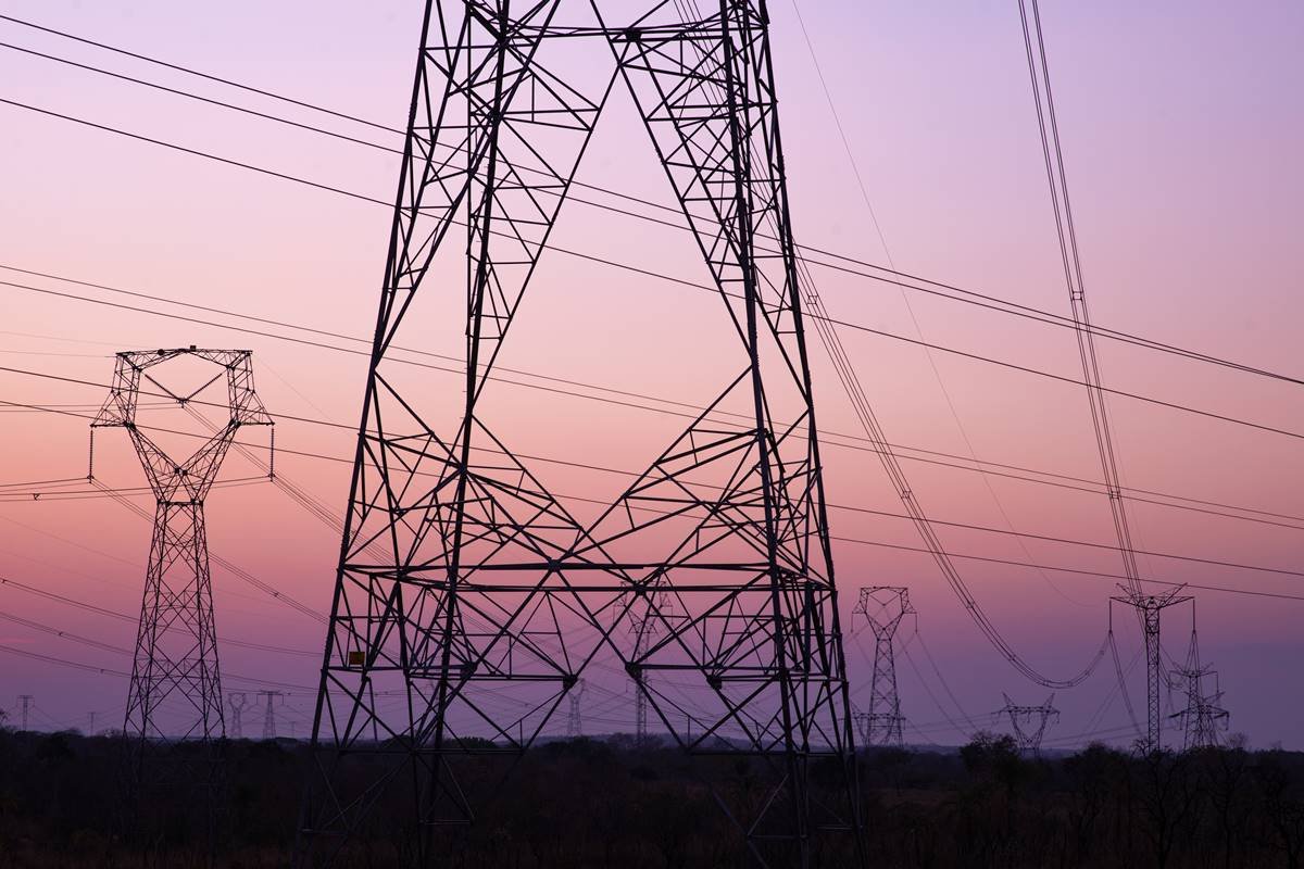 Imagens de torres de energia - Metrópoles