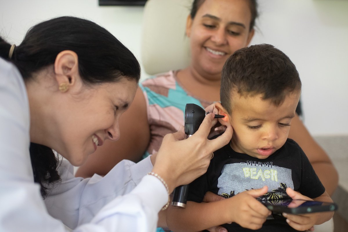 Choro, emoção e paciência: adaptação dos surdos que ouvem pela 1ª vez ...
