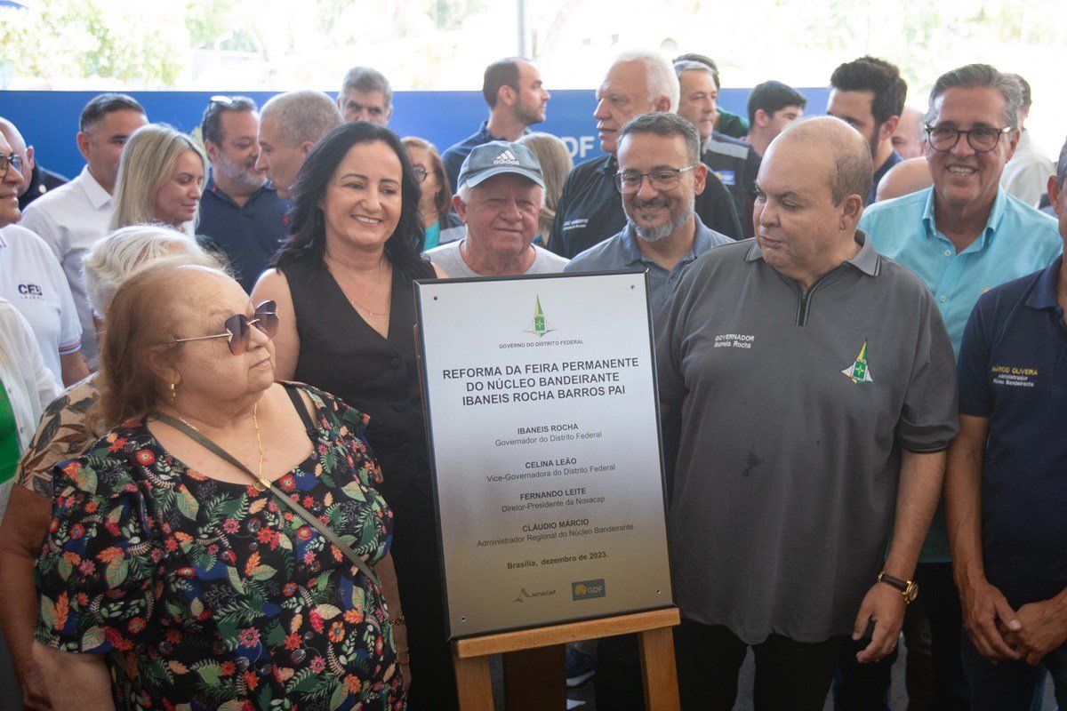 Foto do evento de reinauguração da Feira Permanente do Núcleo Bandeirante após reforma