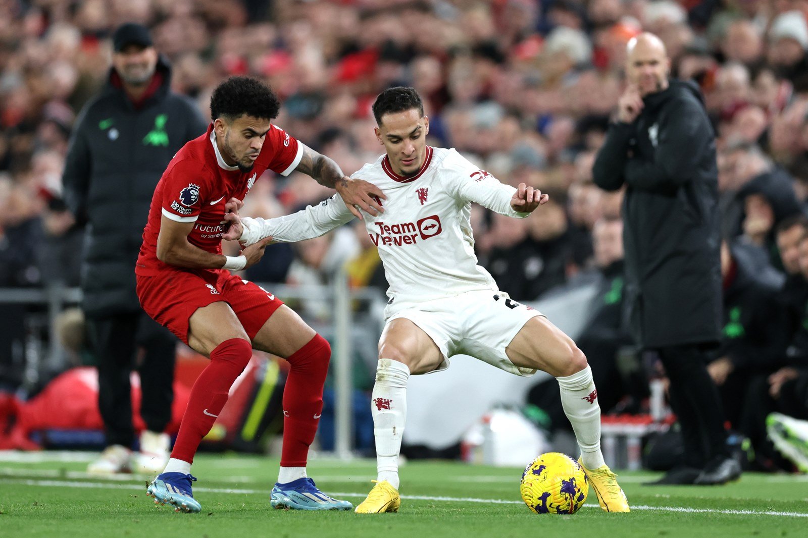 Manchester City tropeça no último jogo antes do Mundial