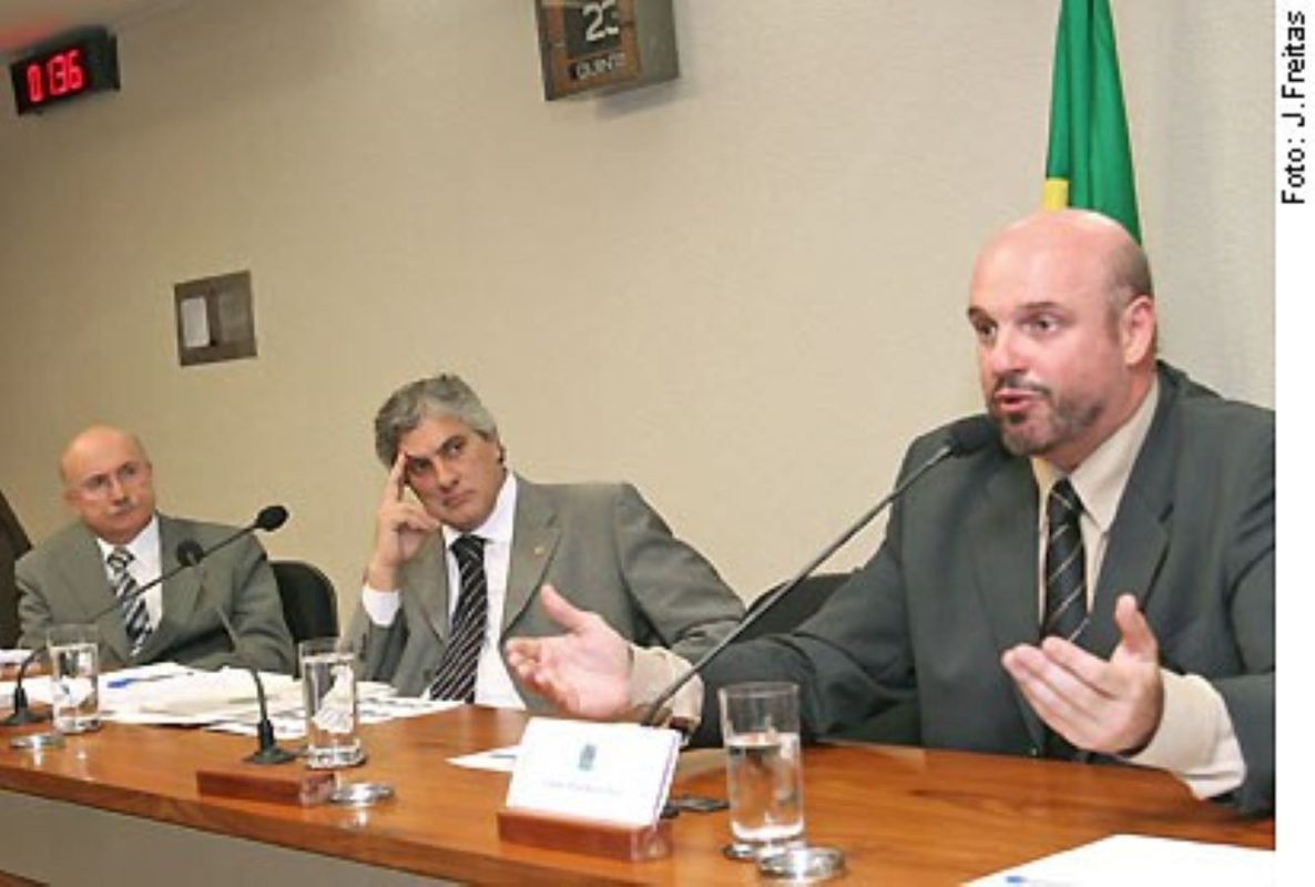 ARTHUR WASCHECK NETO EM DEPOIMENTO NA CPI DOS CORREIOS, EM 2005 - METRÓPOLES