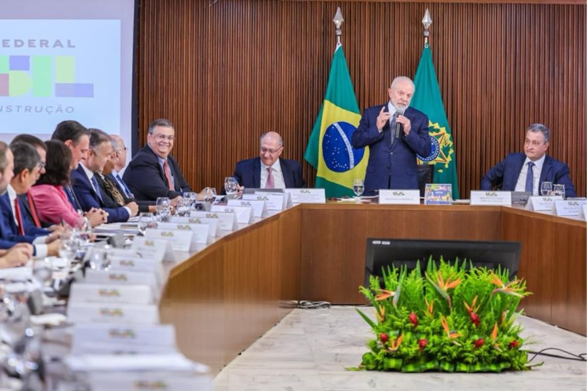 imagem colorida reunião com ministros - metrópoles