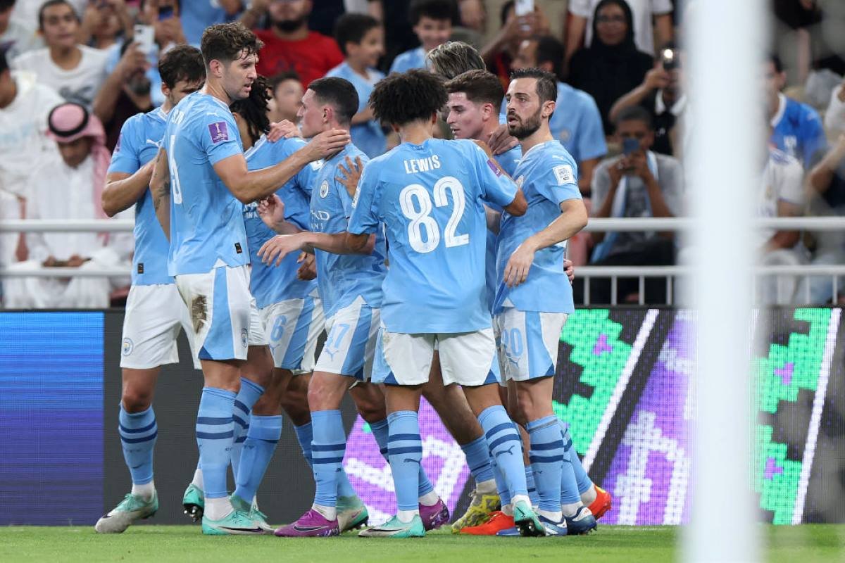 Imagem colorida do Time do Manchester City celebrando o seu segundo gol na final do Mundial- Metrópoles