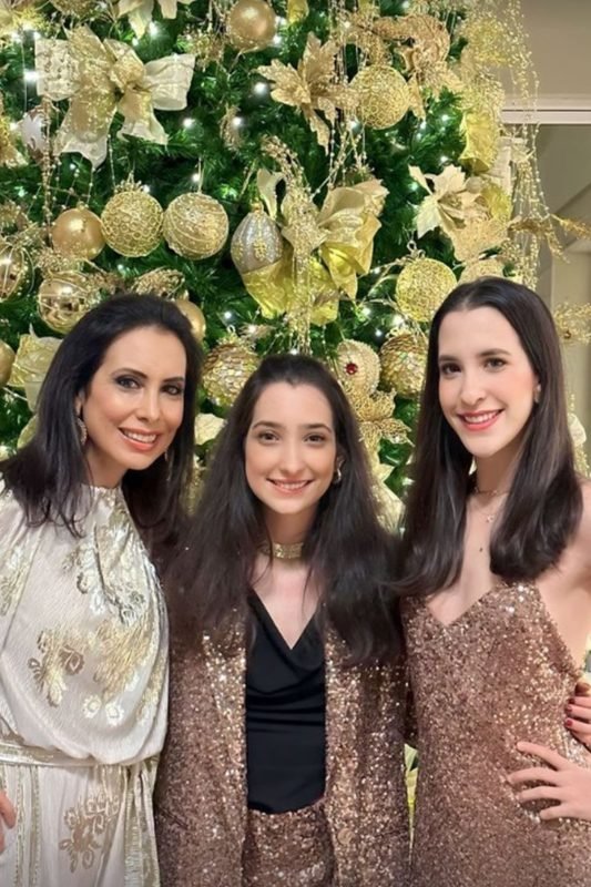 Melissa Gontijo e duas filhas no Natal