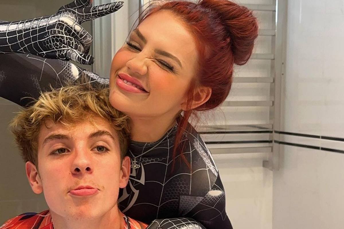 Vivi and Juliano Floss dressed as Spider-Man - Metrópoles