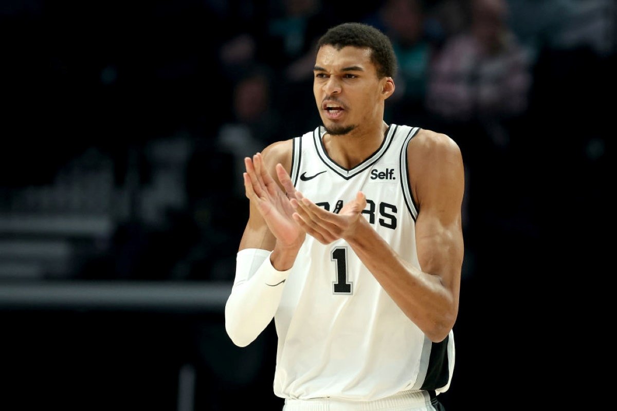 Wembanyama decola e ajuda Spurs a por fim em sequência negativa na NBA |  Metrópoles