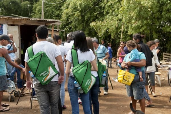 Imagem colorida - pobreza atinge cerca de 30% dos brasileiros - Metrópoles