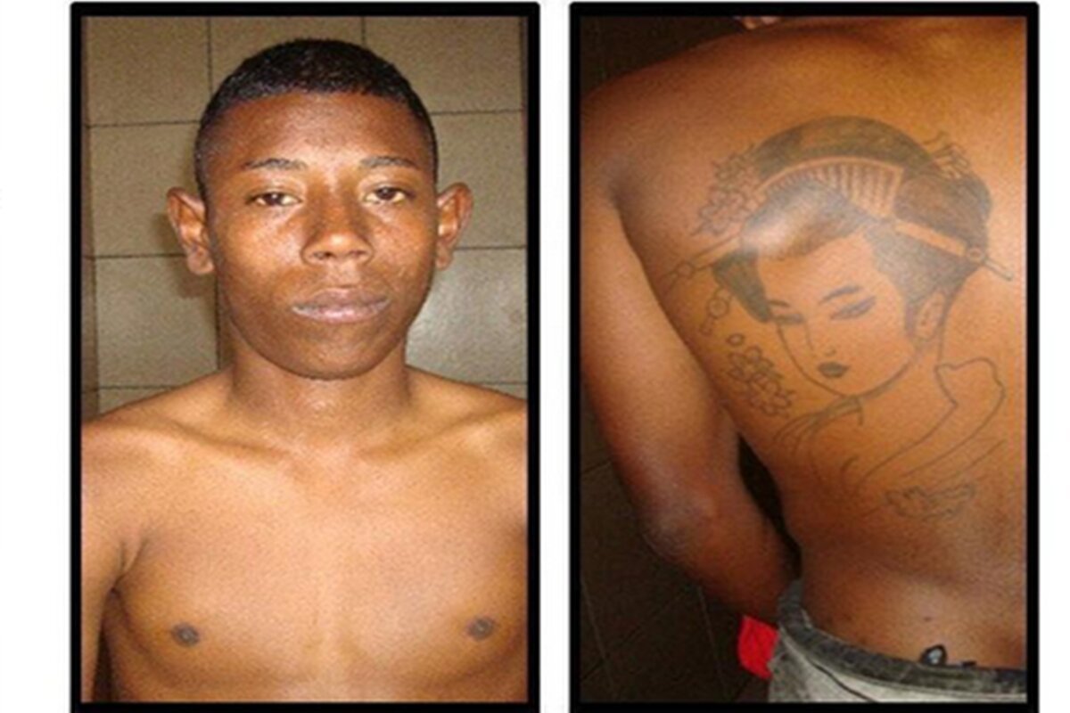Duas fotos coloridas. Esquerda jovem preto sem camisa com o semblante sério. Direita ele de costas mostrando tatuagem de gueixa - Metrópoles