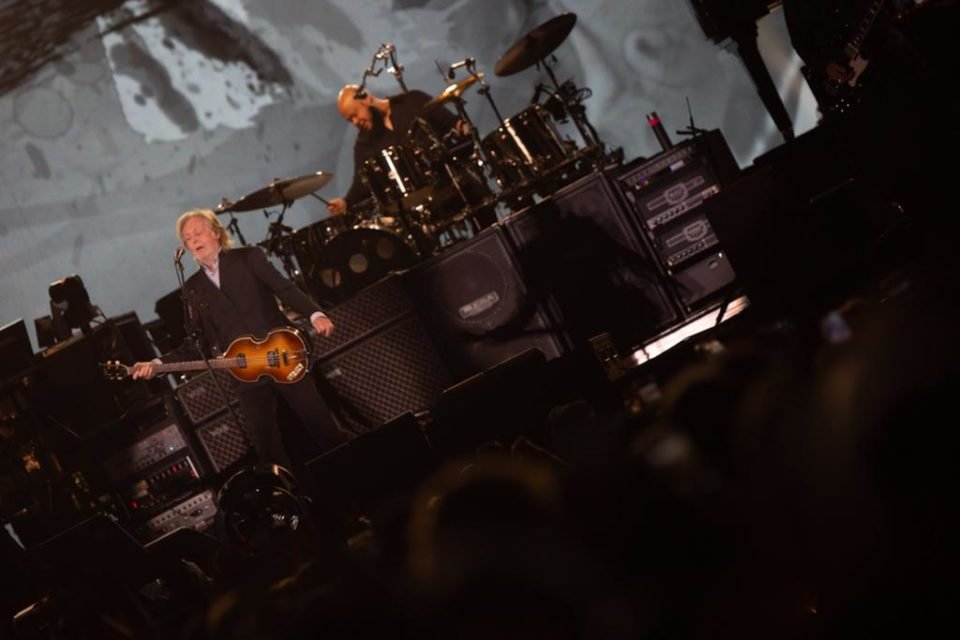 Sir Paul McCartney faz show épico para fãs em Brasília