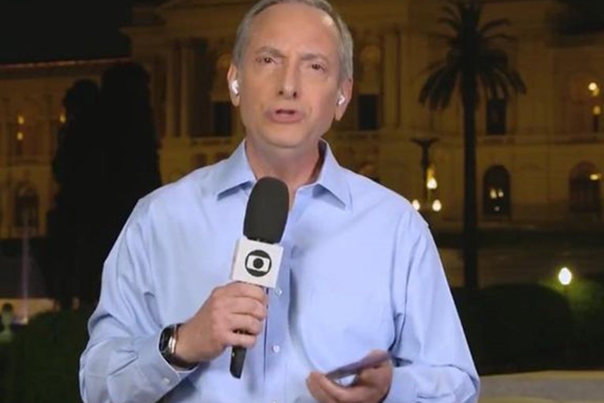 José Roberto Burnier presents one of the reports for TV Globo - Metropoles