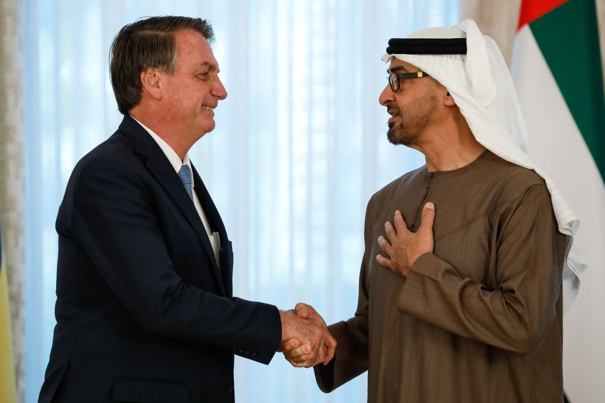 O ex-presidente Jair Bolsonaro e o príncipe herdeiro de Abu Dhabi, Mohamed bin Zayed