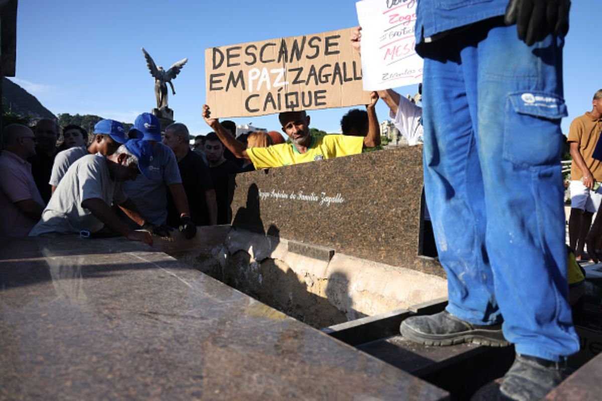 imagem colorida velório zagallo no rio - metrópoles