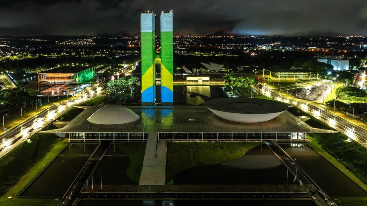 imagem colorida projeção Congresso - Metrópoles