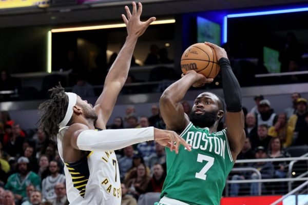Celtics e Bucks são surpreendidos e tropeçam na rodada da NBA