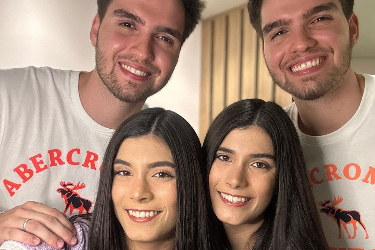 Foto colorida de dois homens e duas mulheres - Metrópoles