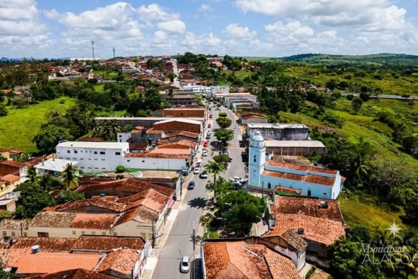 Imagem colorida mostra cidade de Limoeiro de Anadia, no Agreste de Alagoas - Metrópoles