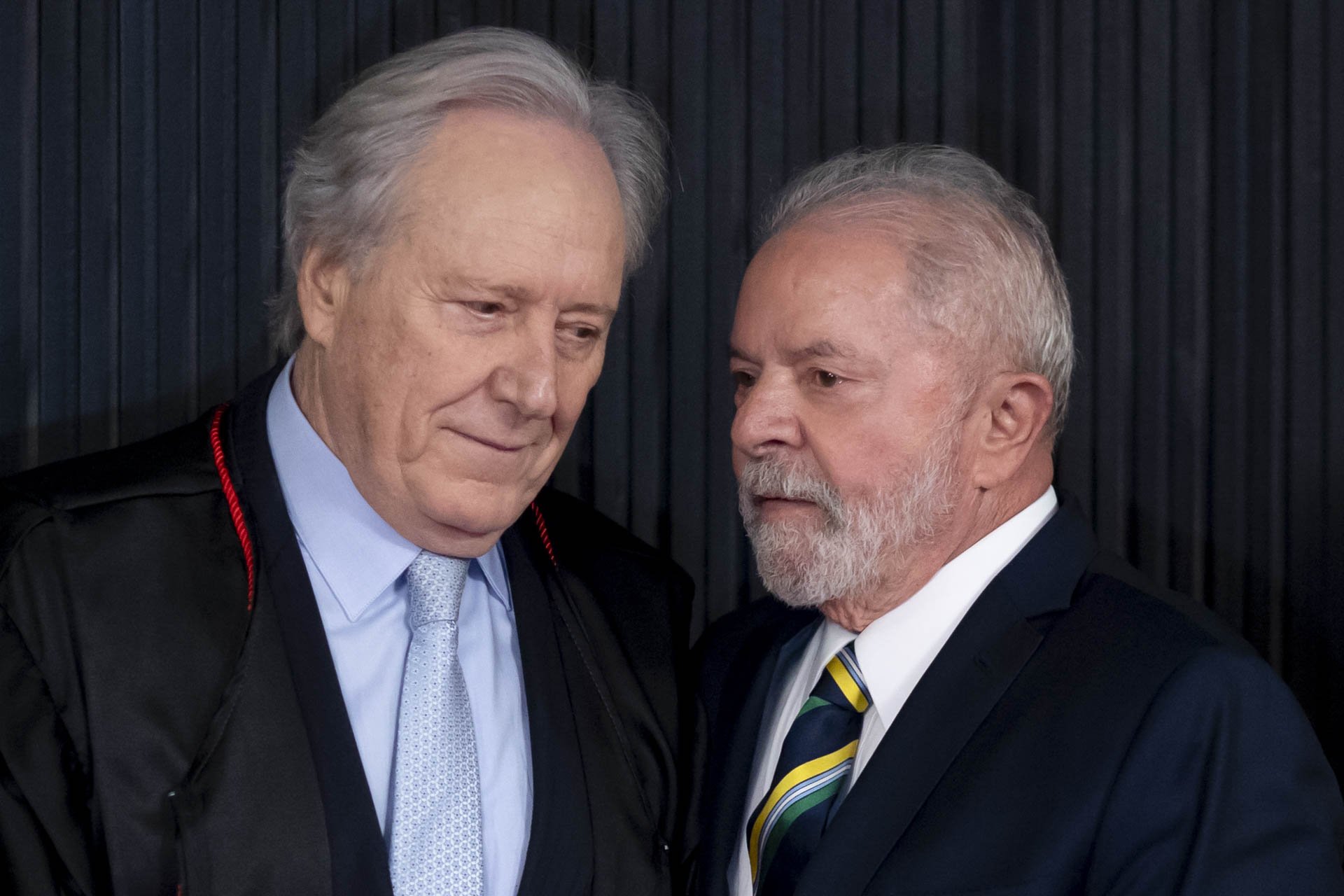 Ricardo Lewandowski e o presidente Lula durante sessão no TSE - Metrópoles