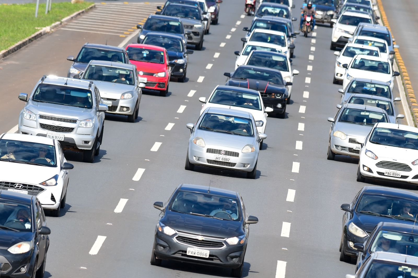 EPTG com carros em congestionamento