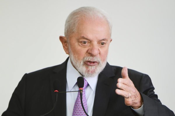 Lula sanciona lei que criminaliza bullying e cyberbullying