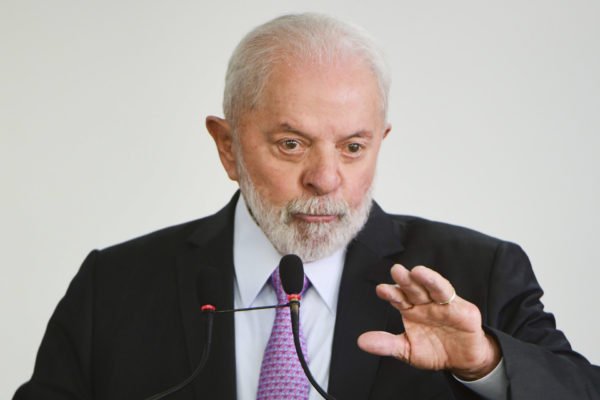 imagem colorida do presidente Lula - metrópoles