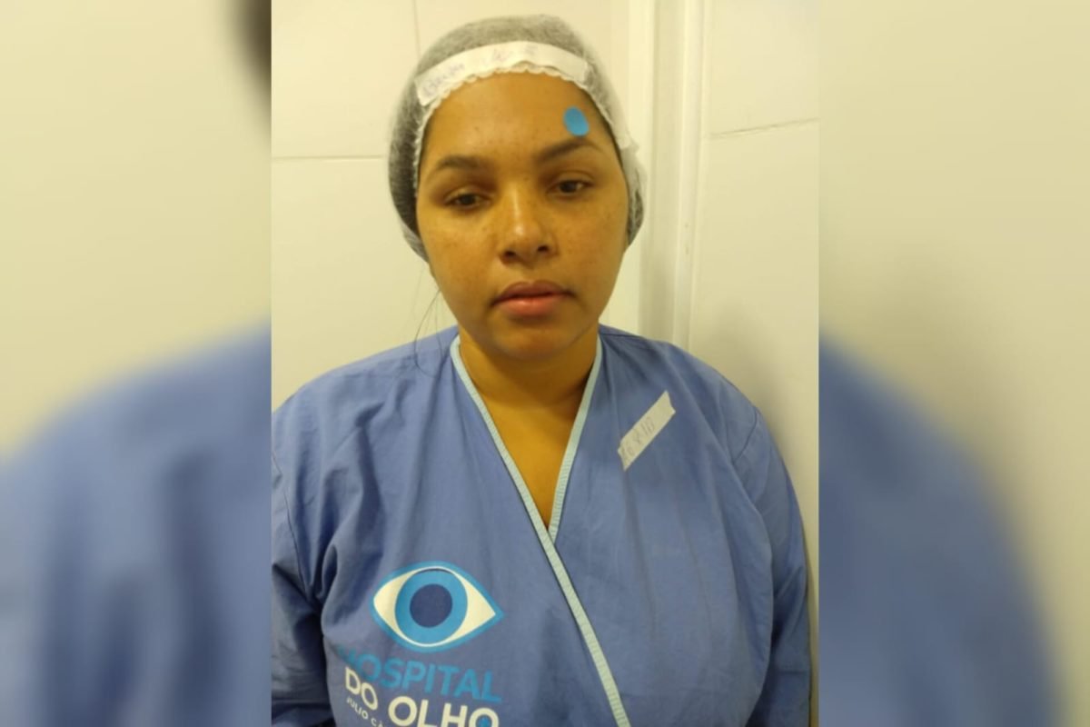 Foto mostra a carioca Darlyn Almeida, que perdeu a visão por complicações de uma apendicite