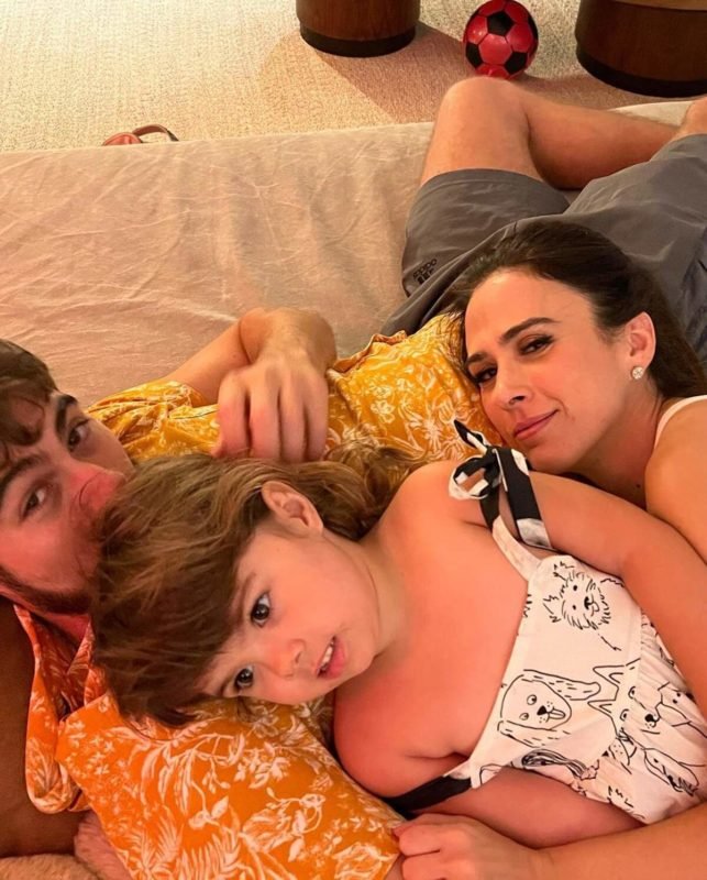 Tatá Werneck, Clara Maria e Rafa Vitti posam juntos - Metrópoles