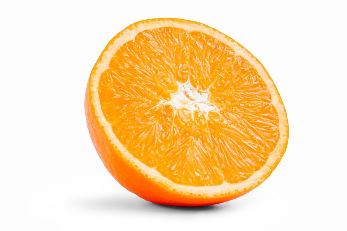 Foto da metade de uma laranja - Metrópoles