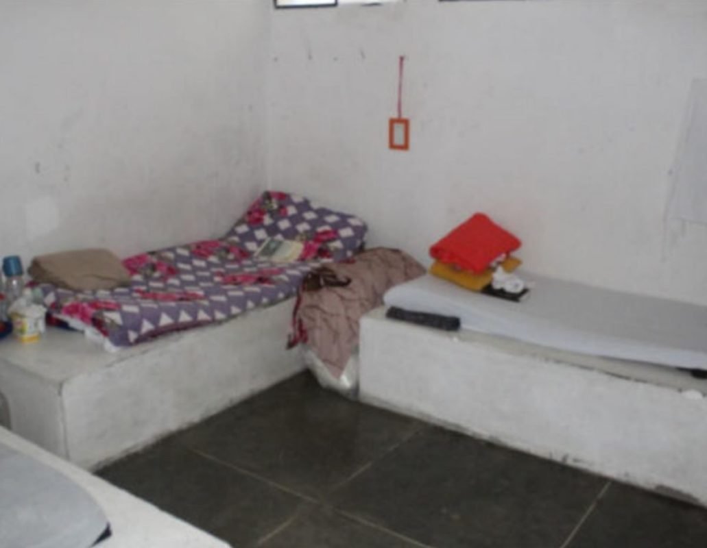 Cama em cela da Penitenciária Feminina da capital