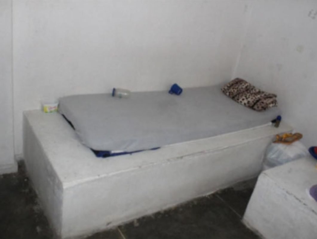 Cama em cela da Penitenciária Feminina da capital