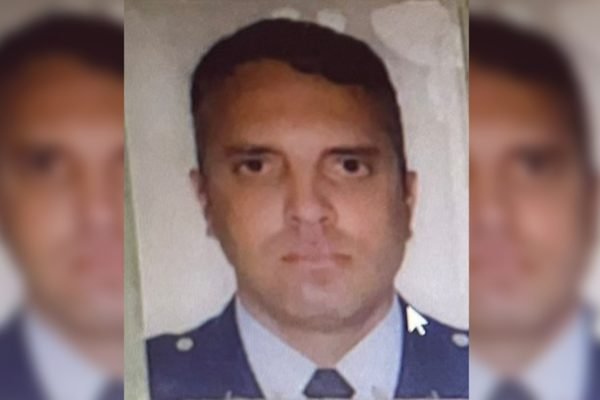 o primeiro-sargento da Polícia Militar Distrito Federal (PMDF) Henrique Cesar Caldas de Carvalho é suspeito de integrar associação criminosa