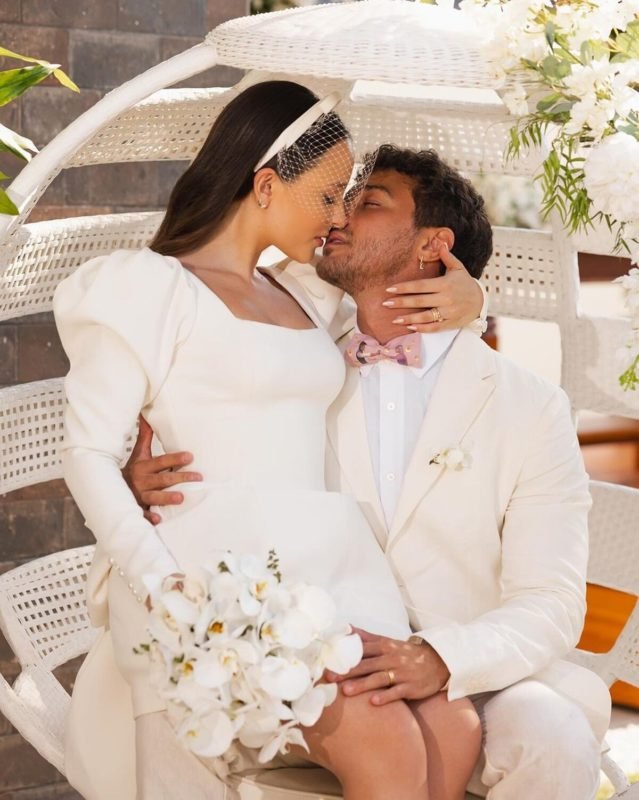 Larissa Manoela e André Luiz Frambach dão beijinho após o casamento - Metrópoles
