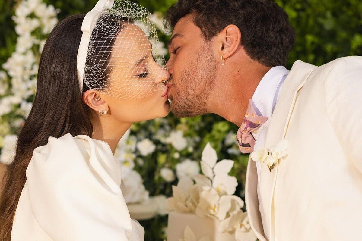 Larissa Manoela comemora um mês de casada: “Bodas de beijinho” - ContilNet  Notícias