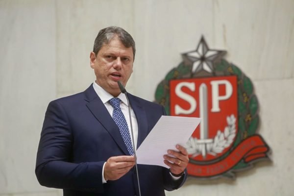 foto colorida do governador de São Paulo, Tarcísio de Freitas - Metrópoles