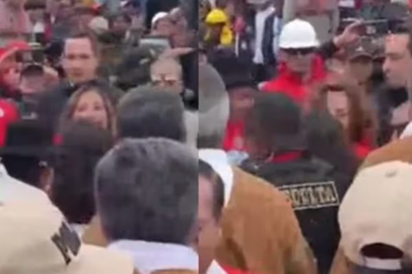 Foto colorida do momento em que a presidente do Peru é agredida - Metrópoles