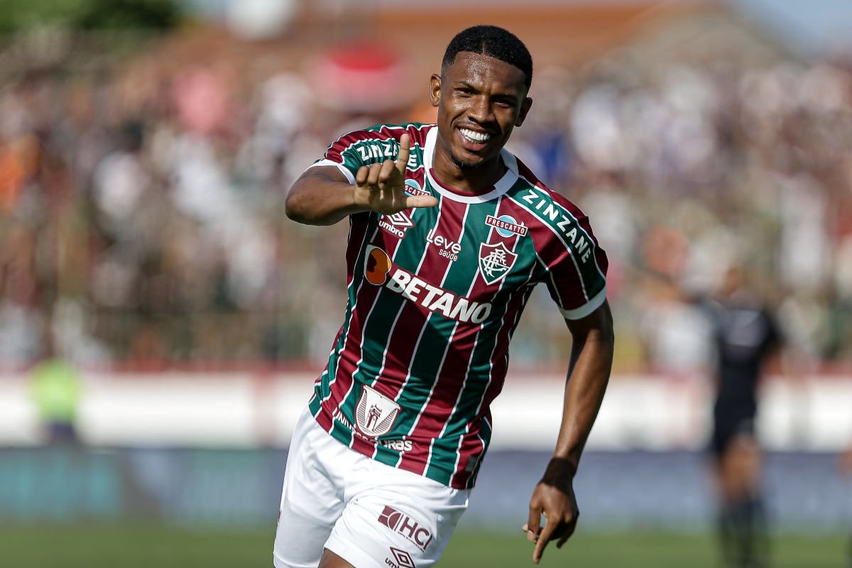 Fluminense bate a Portuguesa e garante primeira vitória no Carioca